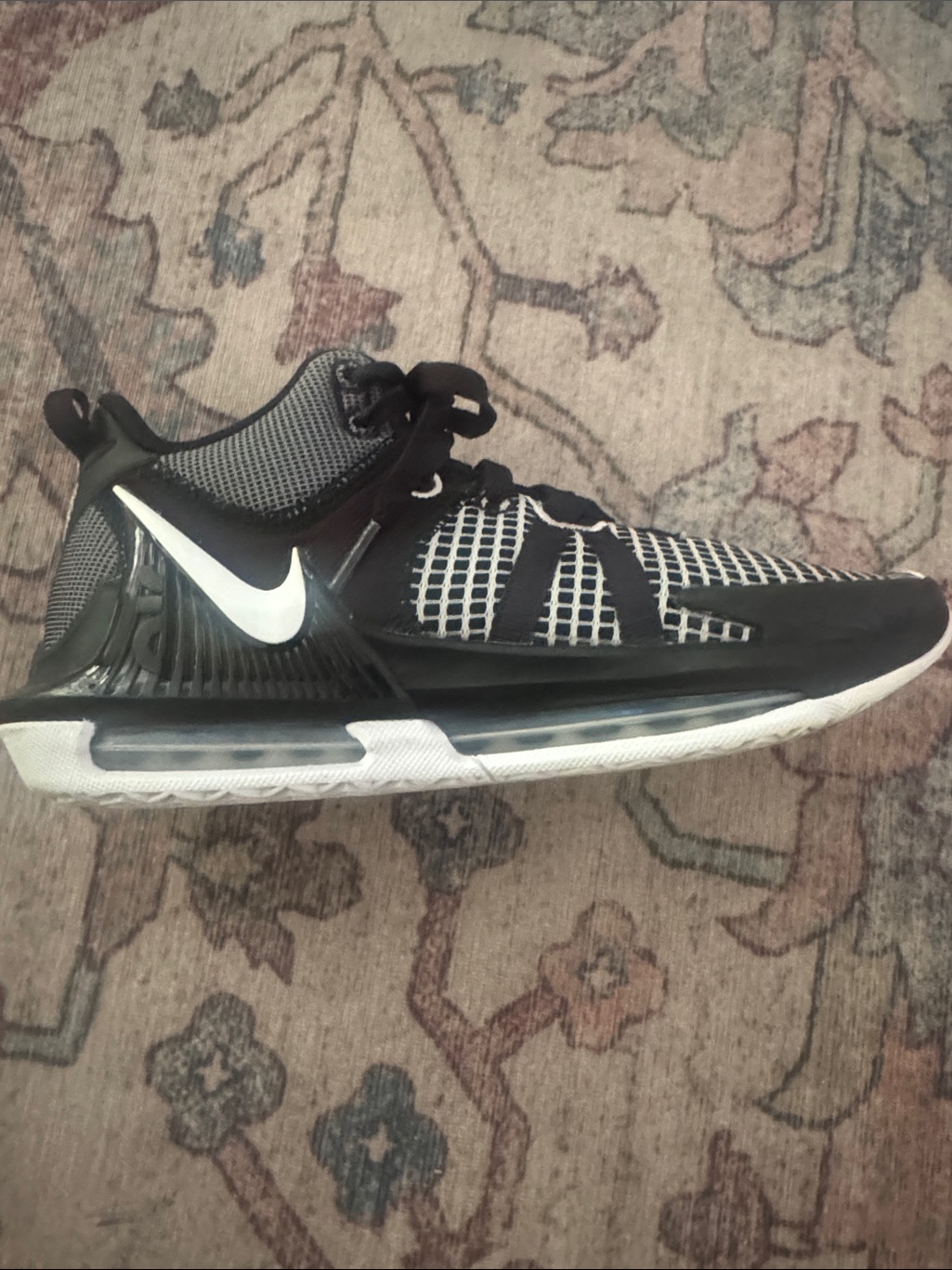 Nike Men’s Black Witness V11 Ho Performance Lebron Basketball Shoes